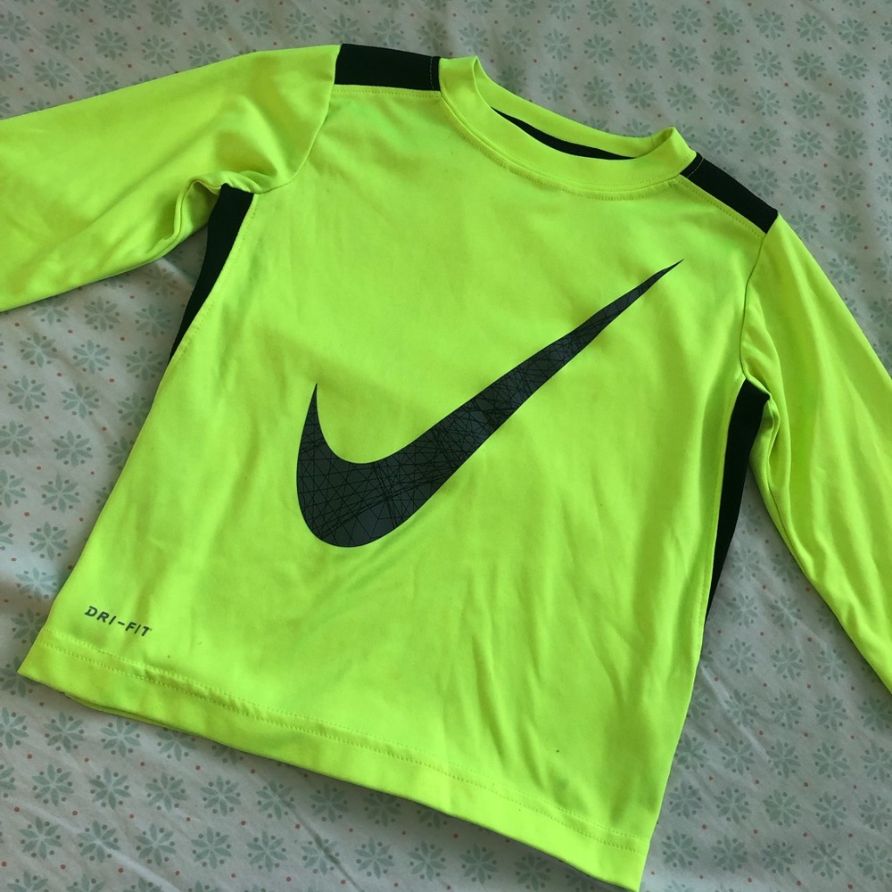 Nike Dri-Fit 4/5T *6 ITEMS*
